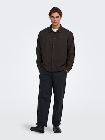 Fit confort Chemise business 'ONSHansi' Only & Sons en marron
