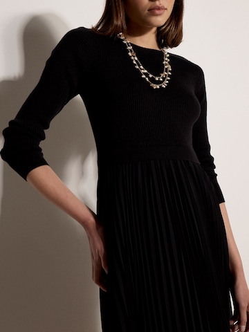 Robe ' ' Apricot en noir