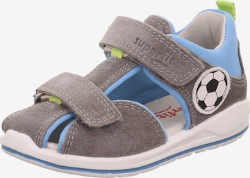 Calzatura aperta 'BOOMERANG' di SUPERFIT in grigio: frontale