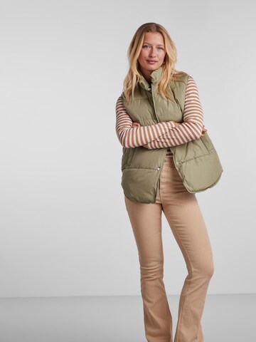 Gilet 'Tee' PIECES en vert