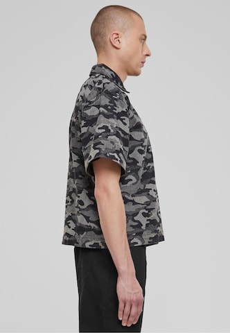 Urban Classics - Ajuste confortable Camisa en gris