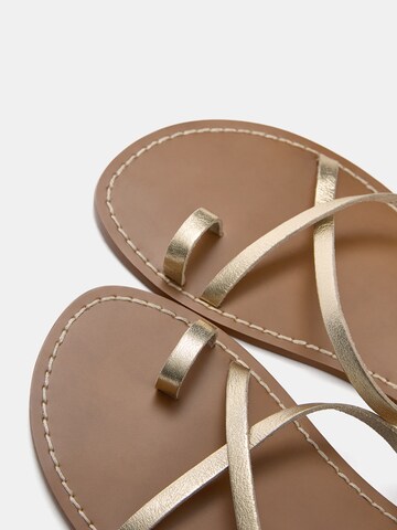 Séparateur d'orteils Pull&Bear en or