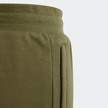 ADIDAS ORIGINALS - Tapered Pantalón 'Adicolor' en verde