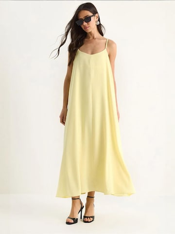 Bianco Lucci - Vestido de verão em amarelo