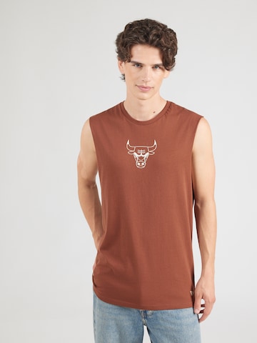 T-Shirt NEW ERA en marron : devant