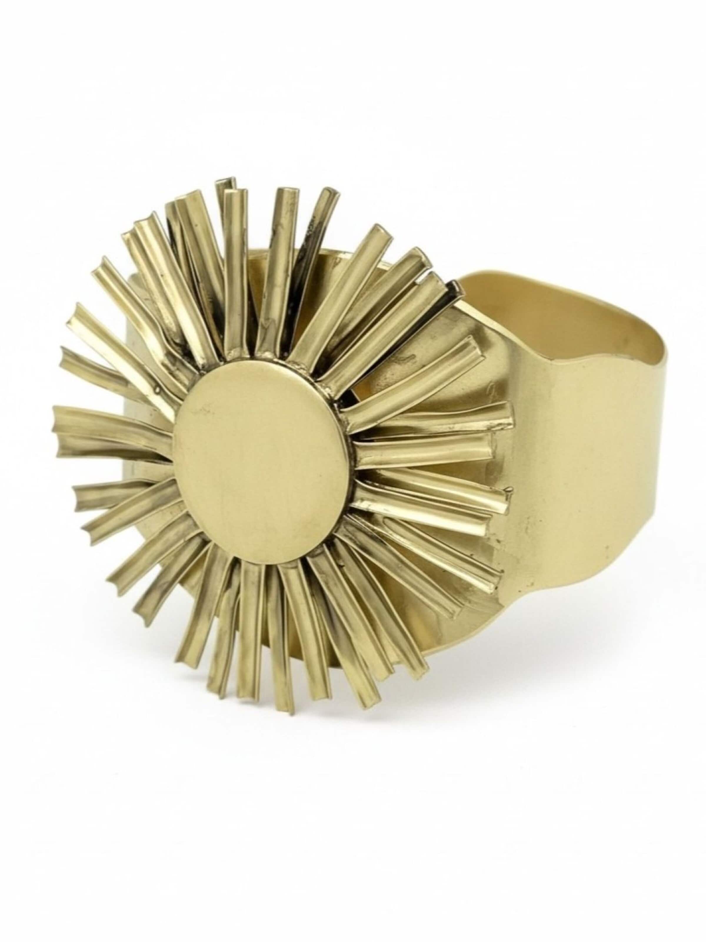 Bracelet 'Wide Sunflower Bracelet in Gold Brass' Gloria Mago en or
