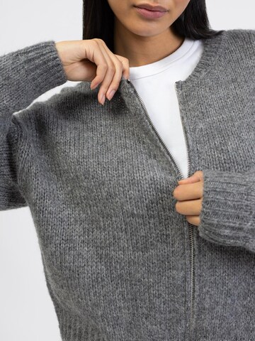 BROKE + SCHÖN Knit Cardigan in Grey