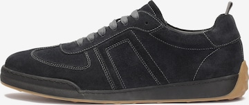 Sneaker bassa di Kazar in nero: frontale