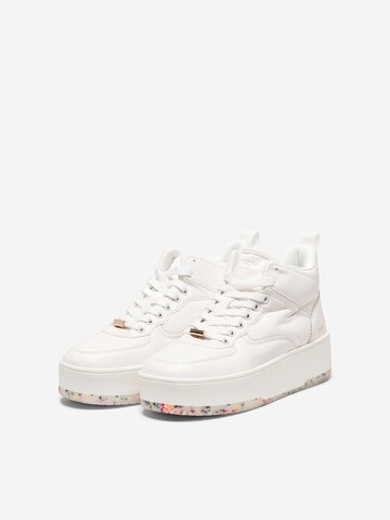 Sneaker înalt 'Siri' de la ONLY pe alb
