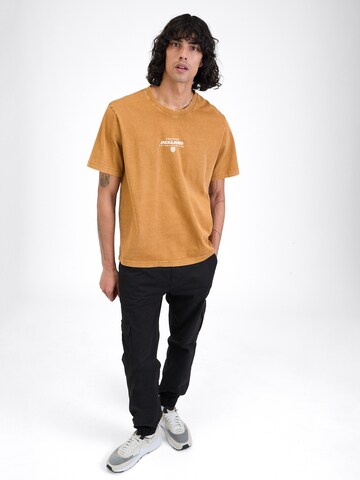 JACK & JONES Μπλουζάκι 'AXTON' σε καφέ