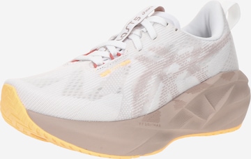 ASICS Обувь для бега 'Novablast 5' в Бежевый: спереди