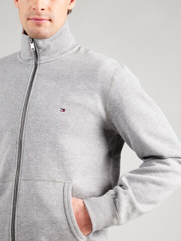 Hanorac 'ESSENTIAL' de la TOMMY HILFIGER pe gri