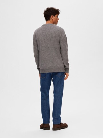 SELECTED HOMME Sweater in Grey