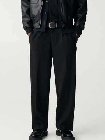 regular Pantaloni con pieghe di Pull&Bear in nero: frontale