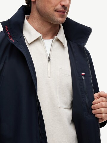TOMMY HILFIGER Tussenjas in Blauw