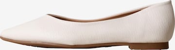 Super Mode Ballet Flats in White: front