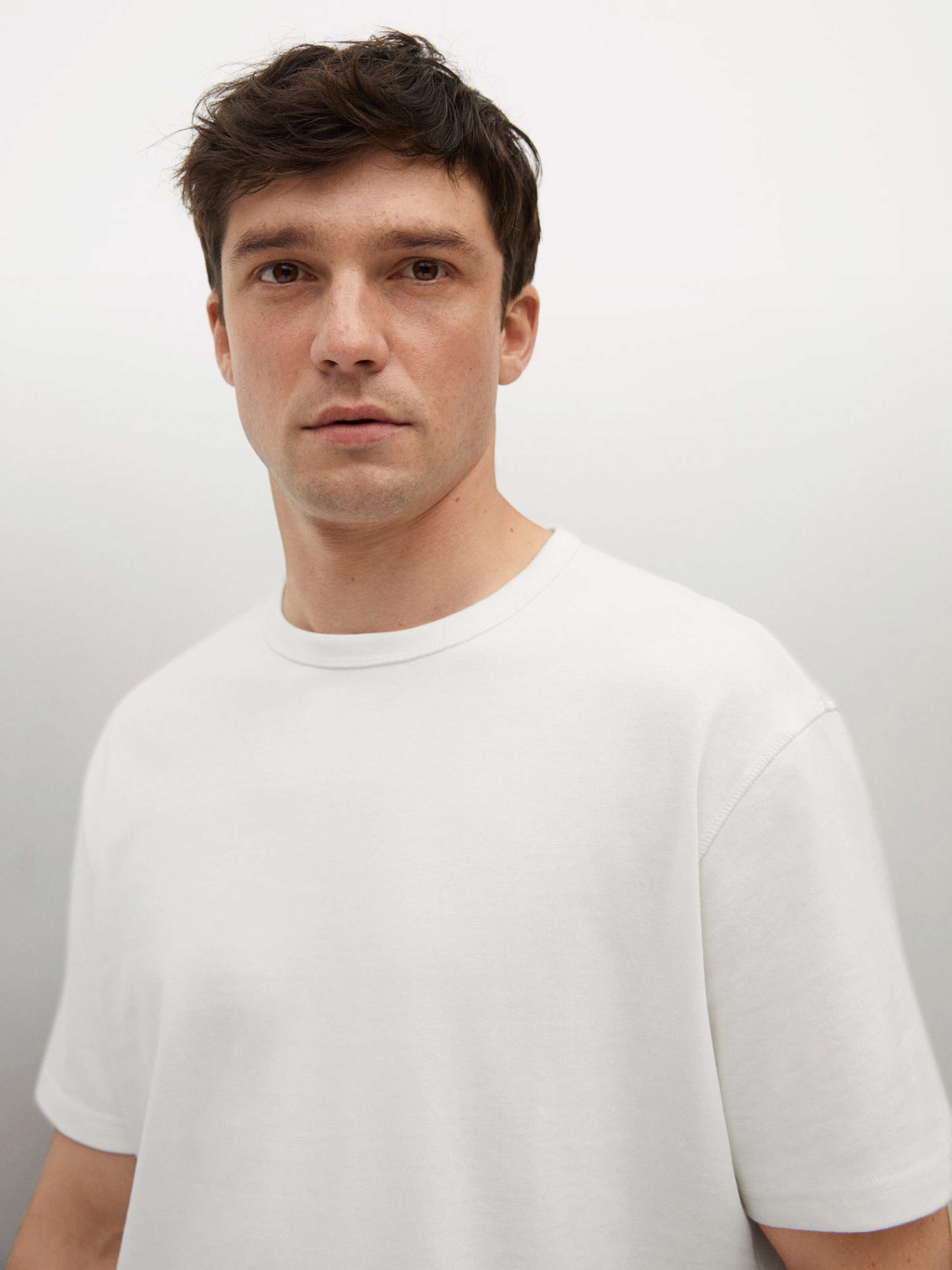 Männer Shirts MANGO MAN T-Shirt 'ANOUK' in Offwhite - DW96769 Männer Shirts MANGO MAN T-Shirt 'ANOUK' in Offwhite - DW96769