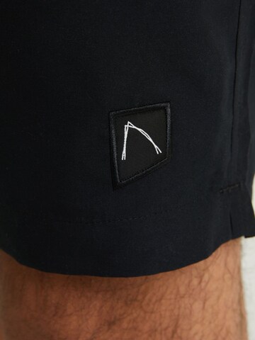 Shorts de bain 'Soli Solid' CHASIN' en noir