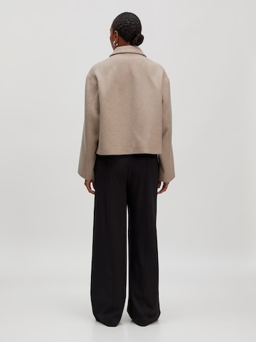 EDITED Tussenjas 'Jen' in Beige
