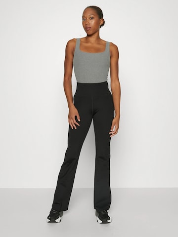 Girlfriend Collective Regular Broek ' Compressive ' in Zwart