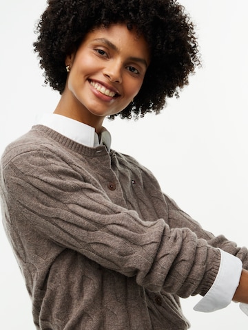 TOMMY HILFIGER - Cárdigan en marrón