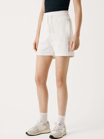 regular Pantaloni di Red Bull Racing x Pepe Jeans in bianco: frontale