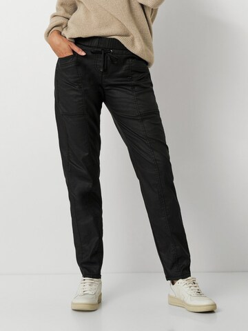 TONI Tapered Hose in Schwarz