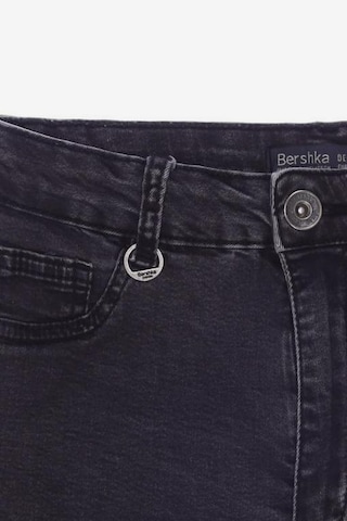 Bershka Shorts S in Grau