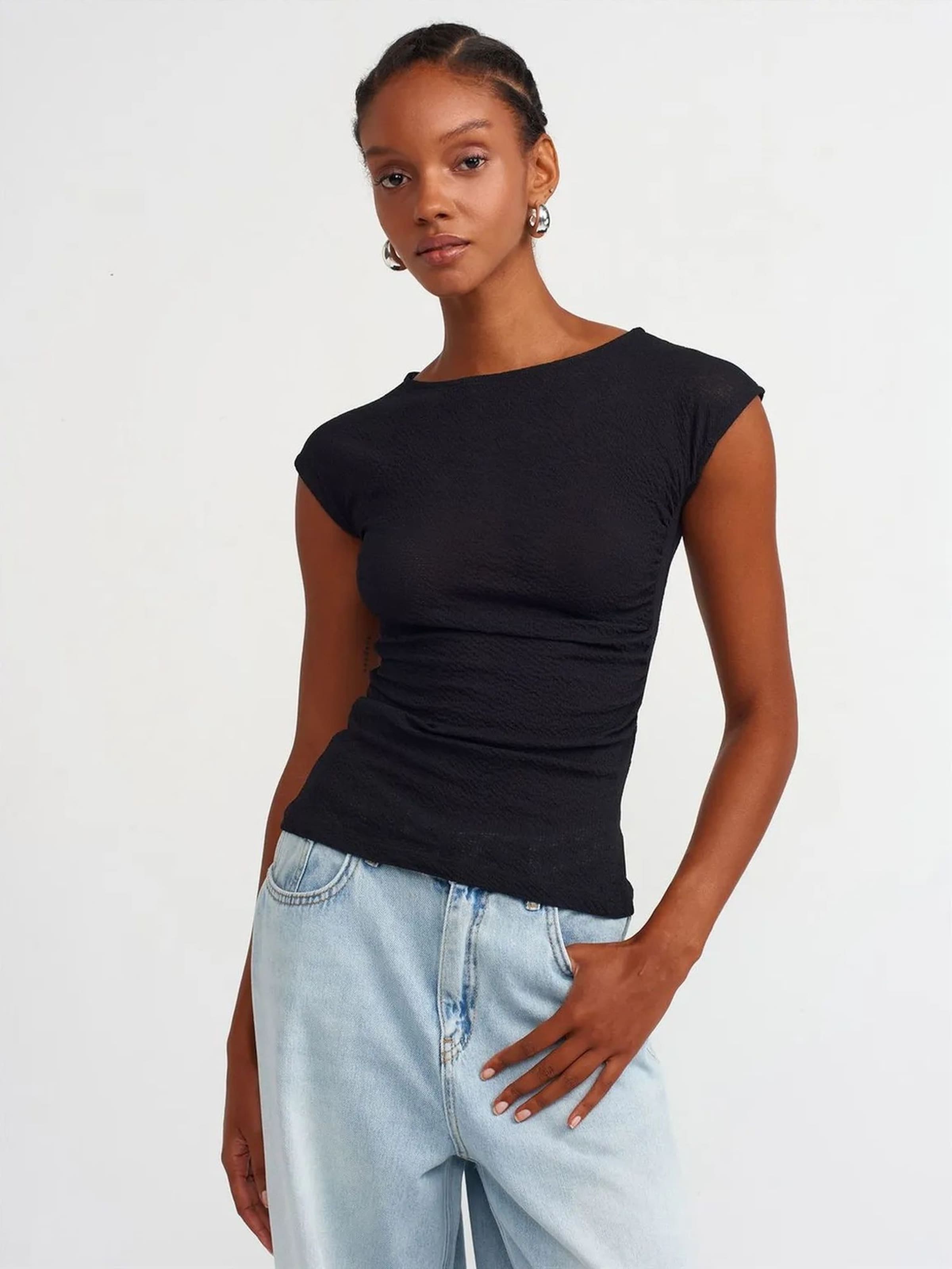 T-shirt Dilvin en noir : devant