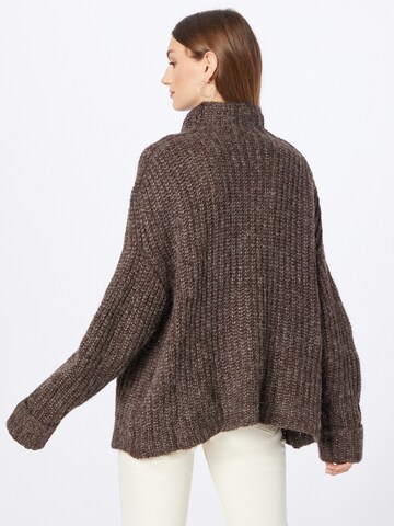 Pullover extra large 'ANAIS' di LA STRADA UNICA in marrone