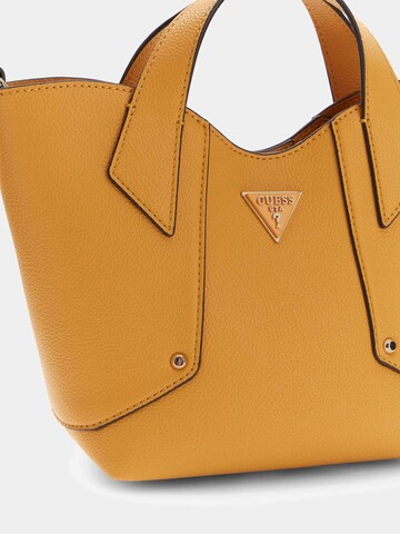 GUESS Handtasche 'Darcy' in Orange
