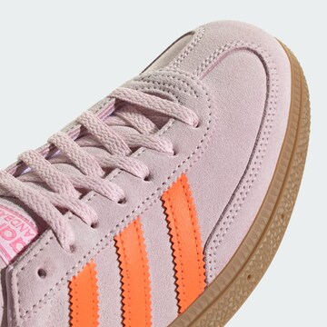 ADIDAS ORIGINALS Låg sneaker 'Handball Spezial' i rosa