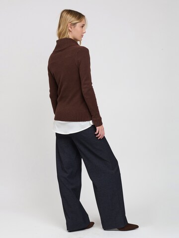 Influencer Pullover in Braun