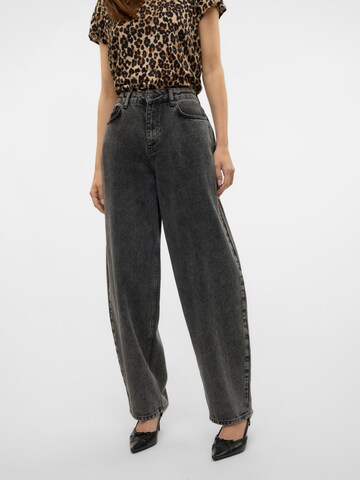 Loosefit Jeans 'VMOLLIE' di VERO MODA in grigio: frontale
