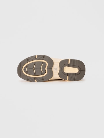 Sneaker 'Jordan Trunner' de la Jordan pe maro