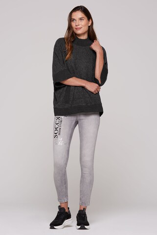 Soccx Oversized Pullover mit Stehkragen und Taschen in Schwarz