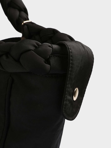 Scalpers Shoulder bag in Black