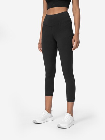 4F Skinny Workout Pants in Black: front