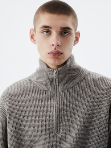 Pull&Bear Sweter w kolorze brązowy