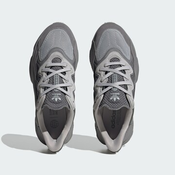 Chaussure de sport 'Ozweego' ADIDAS ORIGINALS en gris