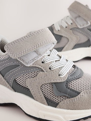 Sneaker di Next in grigio
