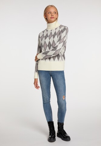 MYMO Sweater in White