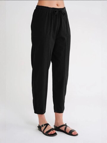 Tapered Pantaloni de la MixRay pe negru