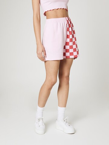 florence by mills exclusive for ABOUT YOU Regular Shorts 'Sunlit Meadow' (GOTS) in Pink: predná strana