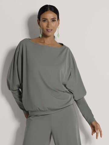 MADELEINE Shirt in Grün: Vorderseite