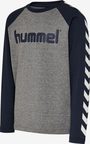 Hummel Shirt in Grau