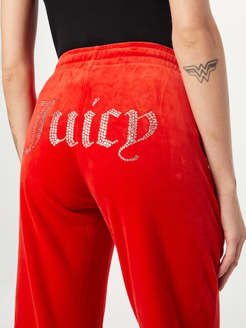 Juicy Couture Ohlapna forma Hlače 'Tina' | rdeča barva