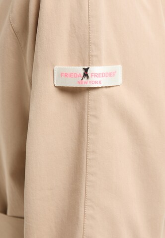 Frieda & Freddies NY Between-Seasons Coat in Beige