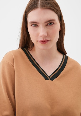TRIANGLE Sweatshirt in Brown
