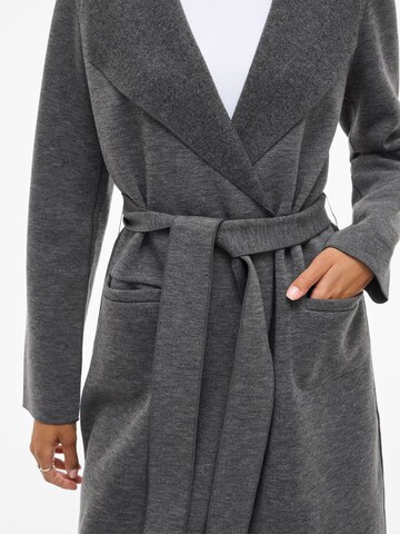 VILA Between-seasons coat 'JUICE' in Grey